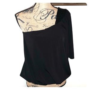 Black one sequenced shoulder top
